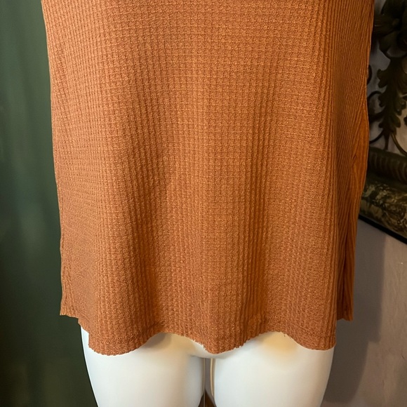 Forever 21 copper color waffle material V-Neck top Sz S - Picture 3 of 9